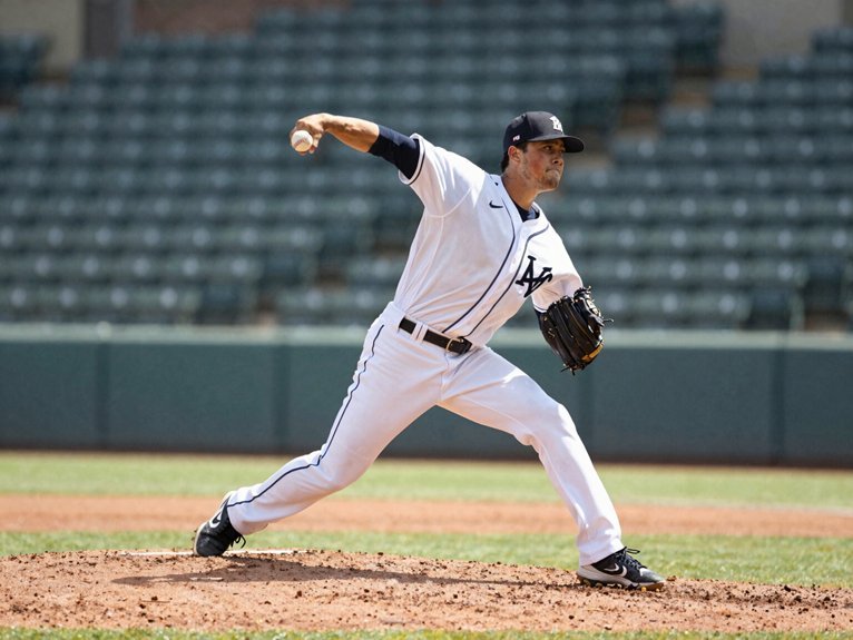 hip shoulder separation front leg stability